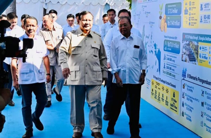Presiden Prabowo dan Menteri ESDM Bahlil Lahadalia saat launching grounbreaking PLTS 100 GWp di Bali (Instagram @bahlillahadalia)