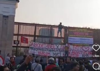 Ilustrasi aksi demo pada hari ini Kamis 27 Agustus 2026 di Gedung DPR RI (Instagram @yogaapriyan_342)