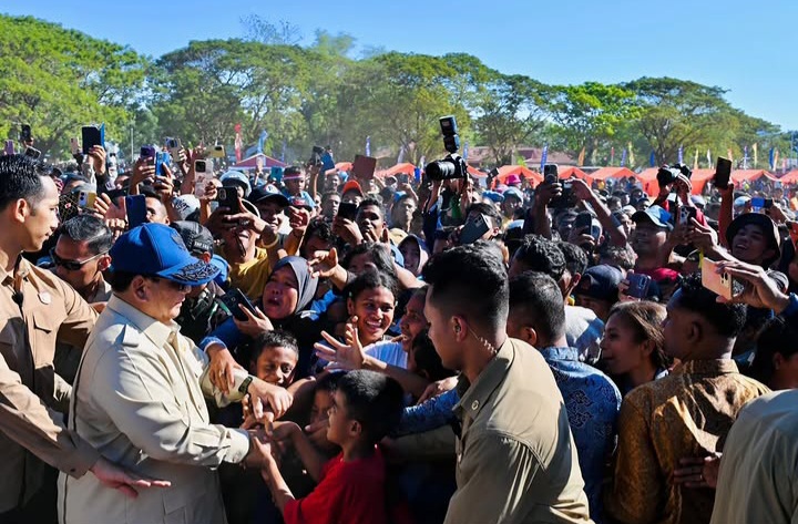 Presiden Prabowo Subianto saat mengunjungi lokasi terdampak gempa NTT, Rabu 26 Agustus 2026 (Instagram @sekretariat.kabinet)