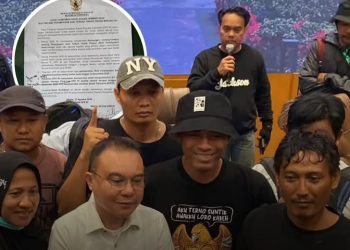 Wakil Ketua DPR RI Sufmi Dasco Ahmad berfoto bersama dengan AMPB usai menandatangani surat pernyataan komitmen pengesahan RUU Perampasan Aset (Instagram @basevox)
