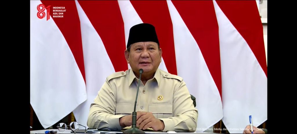 Presiden Prabowo saat meresmikan jembatan dan sumber air bersih yang dibangun TNI-Polri (YouTube @sekretariat presiden)