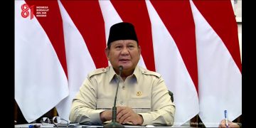 Presiden Prabowo saat meresmikan jembatan dan sumber air bersih yang dibangun TNI-Polri (YouTube @sekretariat presiden)
