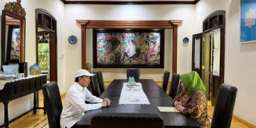 SIti Fauziah serahkan surat undangan Sidang Tahunan MPR RI ke Jokowi