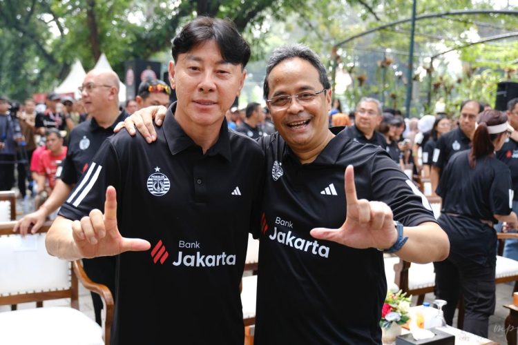Direktur Utama Bank Jakarta, Agus H. Widodo dan pelatih Persija Jakarta, Shin Tae-yong (STY) (Dok Istimewa)