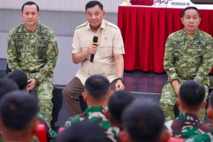 Menhan Sjafrie Sjamsoeddin bicara soal Suku Dayak Pedalaman masuk jadi anggota TNI (Instagram @sjafrie.sjamsoeddin)