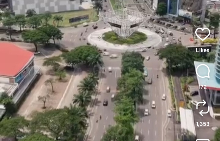 Bekasi Jawa Barat dikabarkan terdampak sebaran abu vulkanik erupsi Gunung Anak Krakatau (Instagram @ceritabekasi.co)