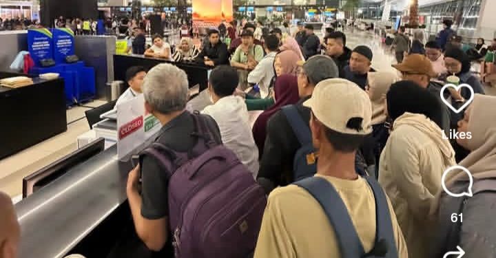 Aktivitas penerbangan Bandara Soetta ditutup, penumpang tertahan akibat abu vulkanik erupsi Gunung Anak Krakatau. Presiden Prabowo pantau (Instagram @trensterid)