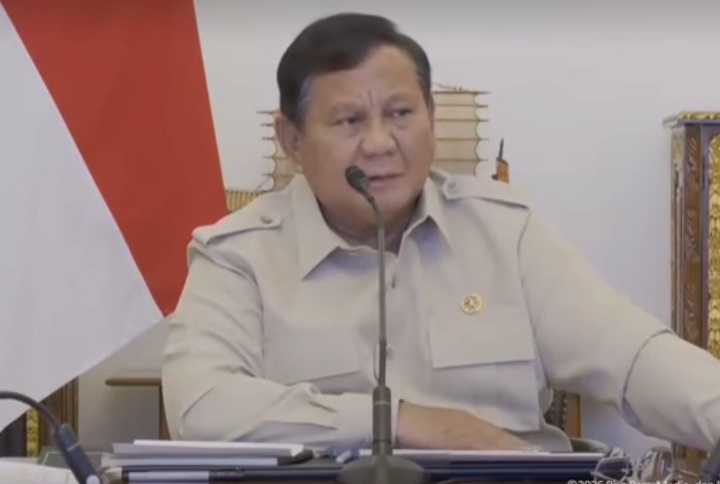 Presiden Prabowo terima laporan dari Kepala BNPB Suharyanto, Senin 7 September 2026 (Instagram @paltiwest)