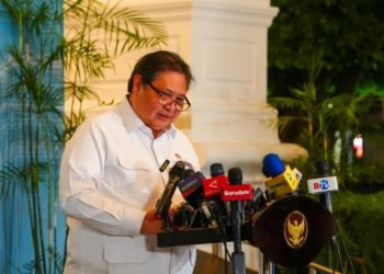 Menko Perekonomian, Airlangga Hartarto umumkan warga RI bakal dikasih rekening bank (Instagram @airlanggahartarto_official)