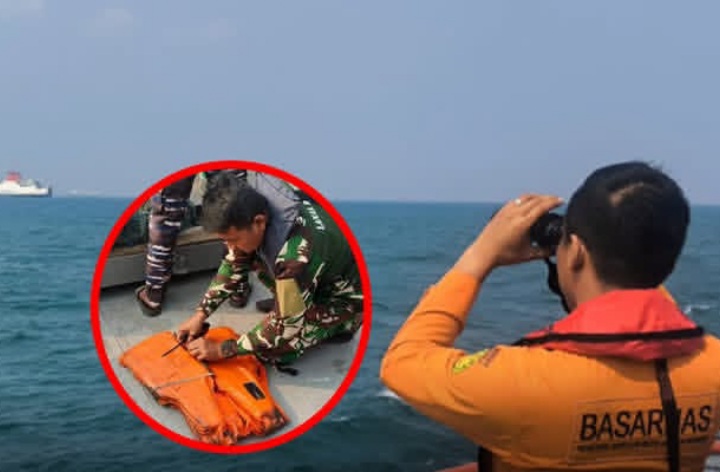 Temuan pelampung warna oranye saat pencarian lima wartawan dan tiga kru kapal yang hilang kontak saat liputan erupsi Gunung Anak Krakatau (Instagram @garudatv.official)