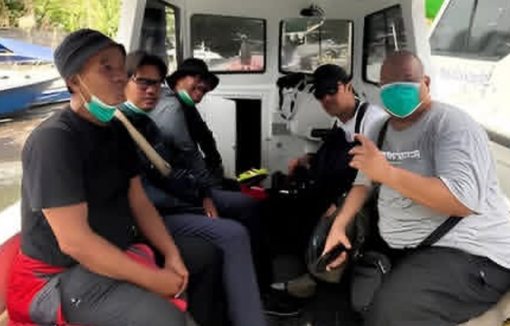 Foto lima wartawan sebelum hilang kontak saat liputan erupsi Gunung Anak Krakatau (Instagram @jakarta.terkini)