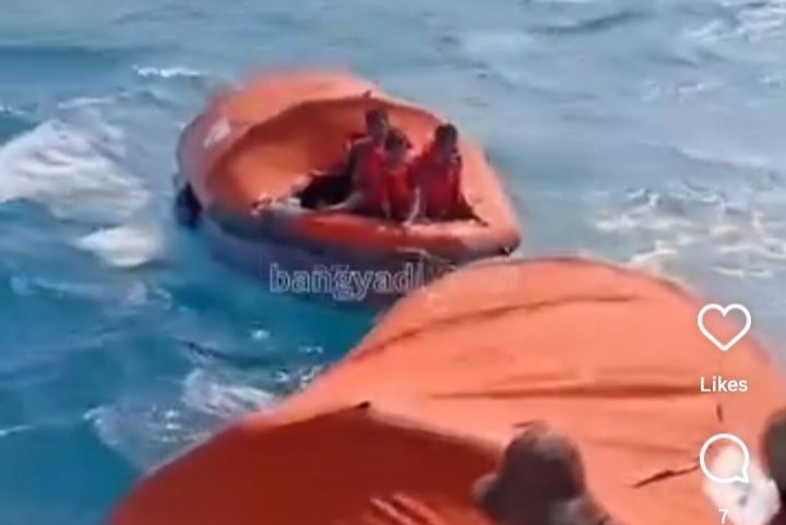 Evakuasi penumpang Kapal Virgo Transport 8 yang alami kecelakaan pada Minggu 13 September 2026 (Instagram @bangyadi_2689)