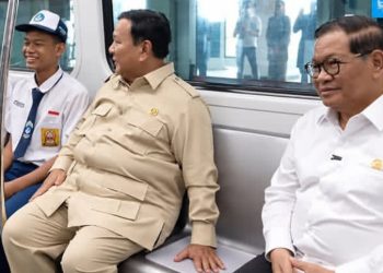 Gubernur DKI Jakarta Pramono Anung saat jajal LRT Kelapa Gading-Manggarai bersama Presiden Prabowo Subianto (Instagram @seentodaymedia)