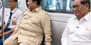 Gubernur DKI Jakarta Pramono Anung saat jajal LRT Kelapa Gading-Manggarai bersama Presiden Prabowo Subianto (Instagram @seentodaymedia)