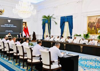 Menteri ESDM Bahlil Lahadalia bersama sejumlah menteri mengikuti rapat paripurna Dewan Energi Nasional (DEN) yang dipimpin Presiden Prabowo Subianto di Istana, Jakarta Kamis 17 September 2026 (Instagram @sekretariat.kabinet)