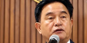 Menteri Koordinator Bidang Hukum, HAM, Imigrasi, dan Pemasyarakatan Yusril Ihza Mahendra bicara soal peluang Menteri ATR/BPN Nusron Wahid diperiksa KPK (Instagram @updatenusantaracom)