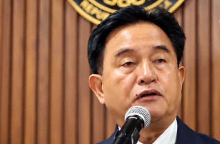 Menteri Koordinator Bidang Hukum, HAM, Imigrasi, dan Pemasyarakatan Yusril Ihza Mahendra bicara soal peluang Menteri ATR/BPN Nusron Wahid diperiksa KPK (Instagram @updatenusantaracom)