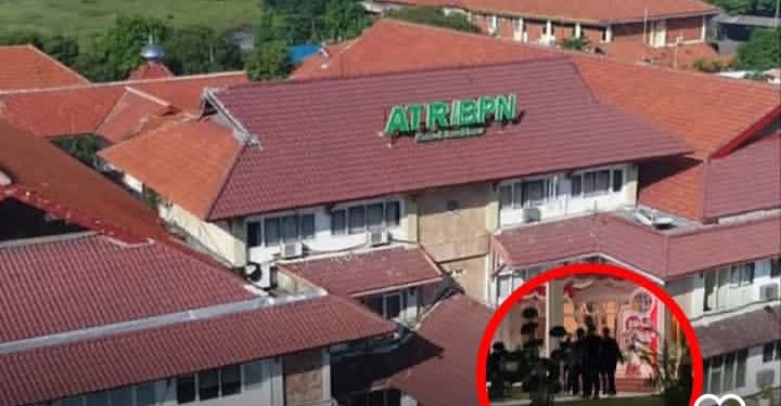 11 Jam KPK Geledah Kanwil ATR/BPN Jawa Timur Akhirnya Tuntas, Penyidik KPK Terpantau Bawa Koper Besar
