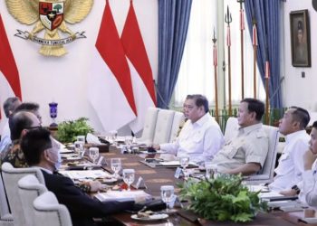 Presiden Prabowo Subianto saat ratas bersama Menkes Budi Gunadi Sadikin dan BPJS (Instagram @Sekretariat.kabinet)