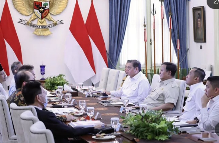 Presiden Prabowo Subianto saat ratas bersama Menkes Budi Gunadi Sadikin dan BPJS (Instagram @Sekretariat.kabinet)