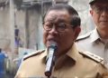 Gubernur DKI Jakarta Pramono Anung saat meninjau penataan Anak Kali Krukut (Instagram @pramonoanungw)