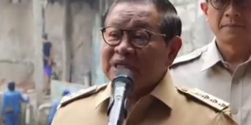 Gubernur DKI Jakarta Pramono Anung saat meninjau penataan Anak Kali Krukut (Instagram @pramonoanungw)