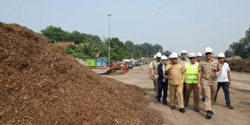 Pramono Bakal Pasang Saringan Sampah di 11 Sungai Jakarta, Ini Daftarnya