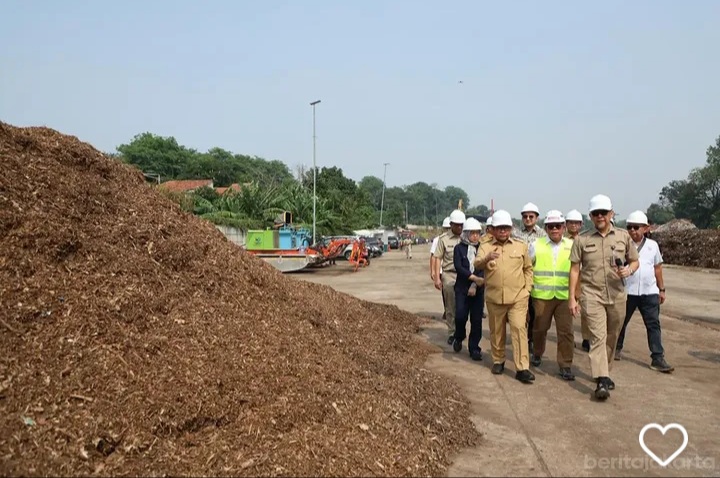 Pramono Bakal Pasang Saringan Sampah di 11 Sungai Jakarta, Ini Daftarnya
