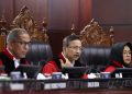 Ketua MK Suhartoyo saat membacakan hasil putusan terkait keabsahan ijazah Wapres Gibran Rakabuming Raka (Instagram @mahkamahkonstitusi)