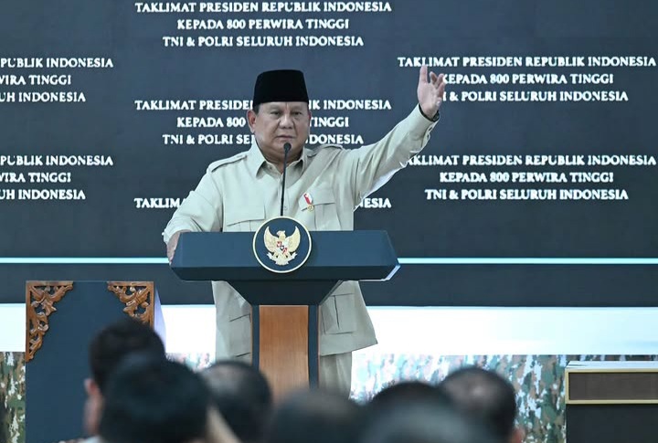 Presiden Prabowo Subianto ingin orang berkacamata bisa masuk TNI-Polri (Instagram @sekretariat.kabinet)