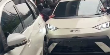 Kecelakaan Beruntun Mobil BYD