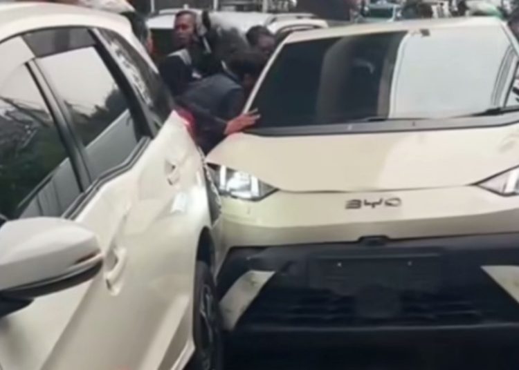 Kecelakaan Beruntun Mobil BYD